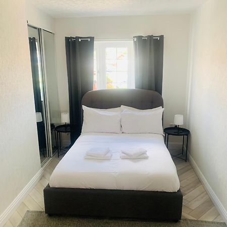 Newly Renovated, Modern 3 Bed Apartment Walmersley Buitenkant foto