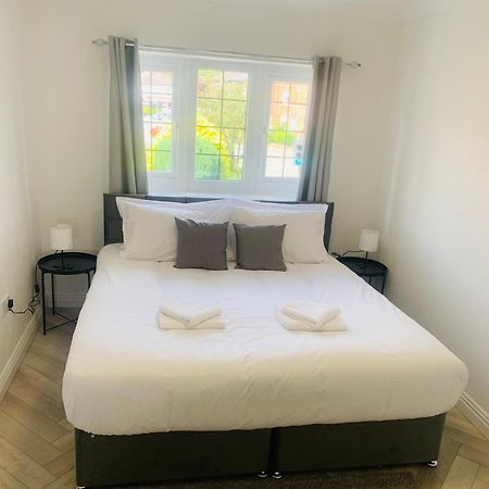 Newly Renovated, Modern 3 Bed Apartment Walmersley Buitenkant foto
