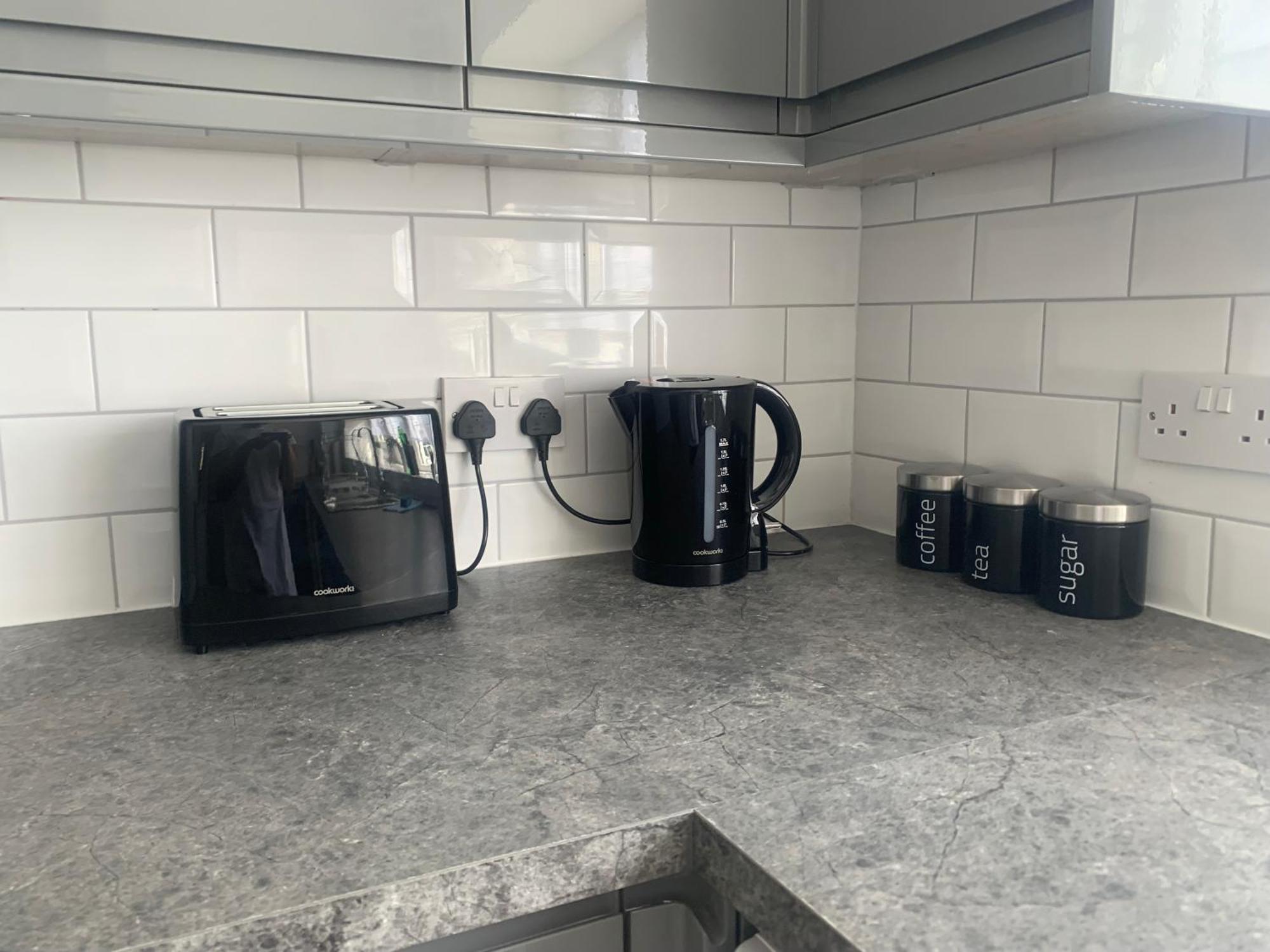 Newly Renovated, Modern 3 Bed Apartment Walmersley Buitenkant foto