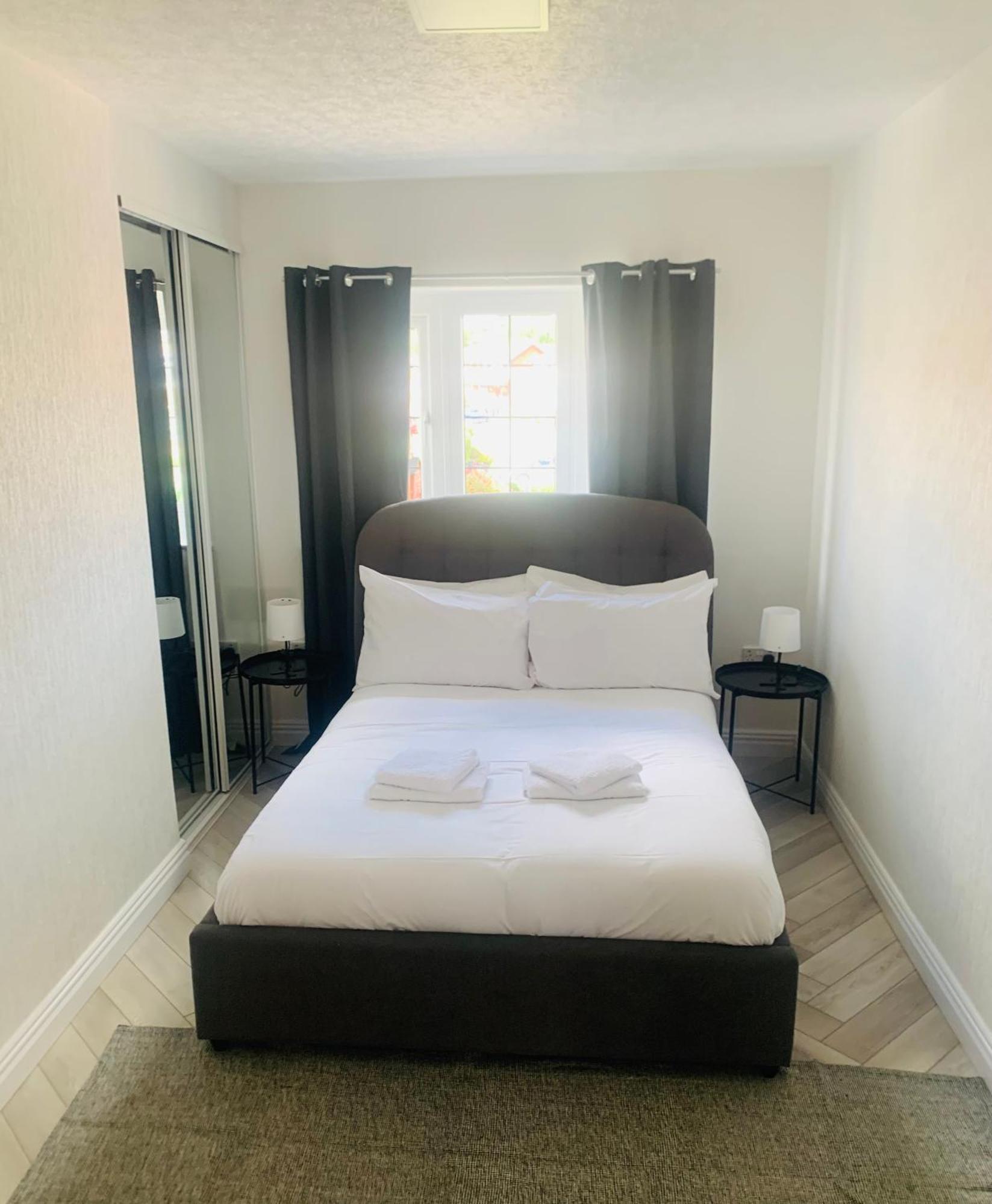 Newly Renovated, Modern 3 Bed Apartment Walmersley Buitenkant foto